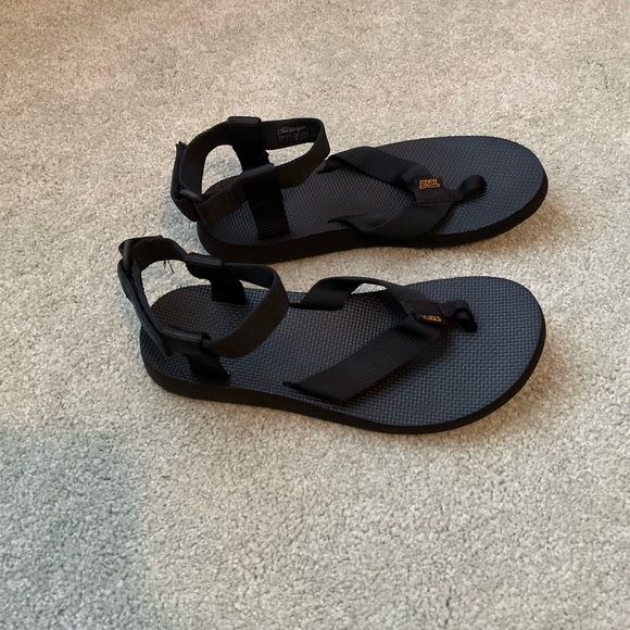 Teva Black Adjustable Sandals, like new condition, Size 7 - Picture 2 of 4